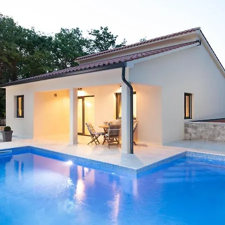 Portum: Luxurious Woodland Retreat With Private Heated Pool Villa