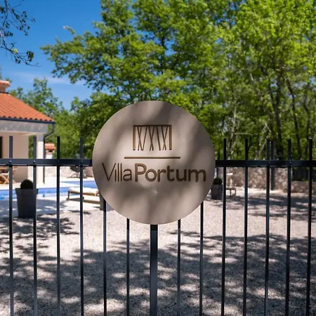 Villa Portum: Luxurious Woodland Retreat With Private Heated Pool Veligolji