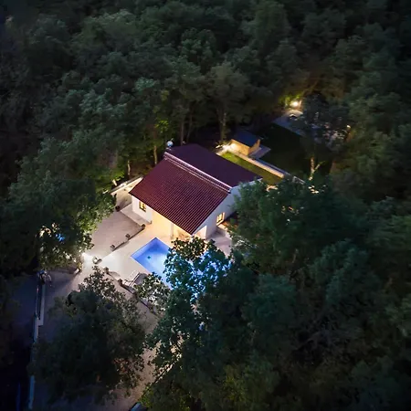 Portum: Luxurious Woodland Retreat With Private Heated Pool * Veligolji