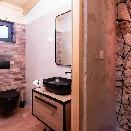 Portum: Luxurious Woodland Retreat With Private Heated Pool Villa