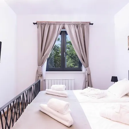 Villa Portum: Luxurious Woodland Retreat With Private Heated Pool Veligolji