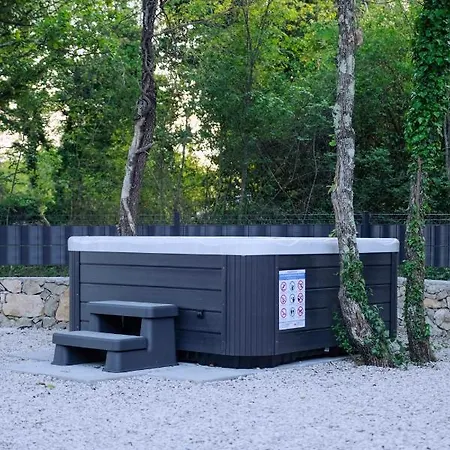 Portum: Luxurious Woodland Retreat With Private Heated Pool *
