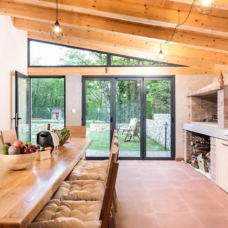 Portum: Luxurious Woodland Retreat With Private Heated Pool Villa Veligolji