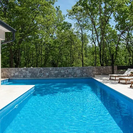 Portum: Luxurious Woodland Retreat With Private Heated Pool Villa