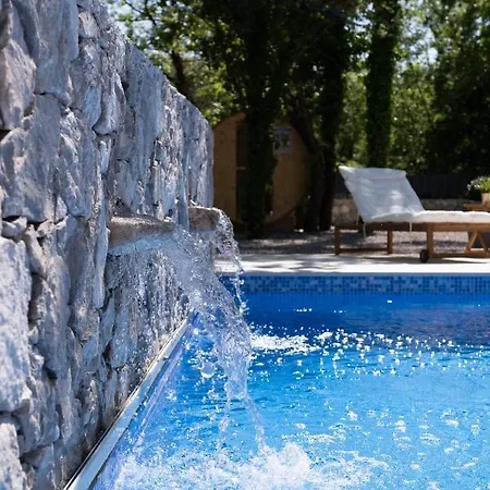 Villa Portum: Luxurious Woodland Retreat With Private Heated Pool