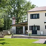 Villa Portum - Heated Pool, Jacuzzi, Sauna, Playground - Family Only *
