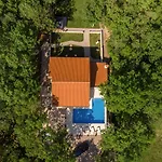 Portum - Heated Pool, Jacuzzi, Sauna, Playground - Family Only * Veligolji