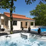 Portum - Heated Pool, Jacuzzi, Sauna, Playground - Family Only Veligolji