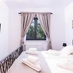Villa Portum - Heated Pool, Jacuzzi, Sauna, Playground - Family Only Veligolji