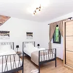 Portum - Heated Pool, Jacuzzi, Sauna, Playground - Family Only Villa Veligolji