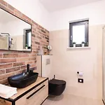 Portum - Heated Pool, Jacuzzi, Sauna, Playground - Family Only Veligolji