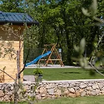 Villa Portum - Heated Pool, Jacuzzi, Sauna, Playground - Family Only