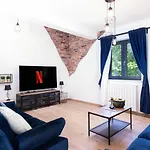 Villa Portum - Heated Pool, Jacuzzi, Sauna, Playground - Family Only *